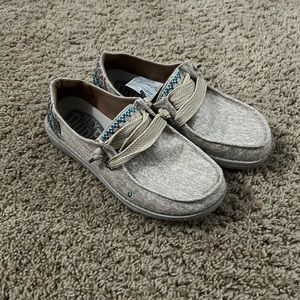 Hey Dude size 6